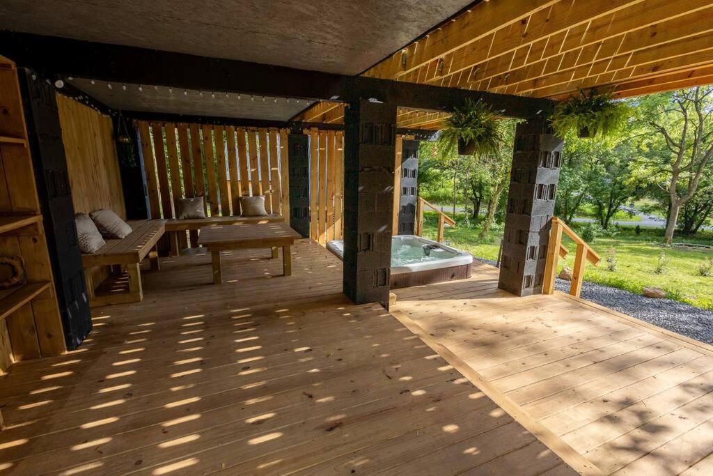 Valhalla Cabins Aframes With Hot Tubs & Sauna Cosby エクステリア 写真