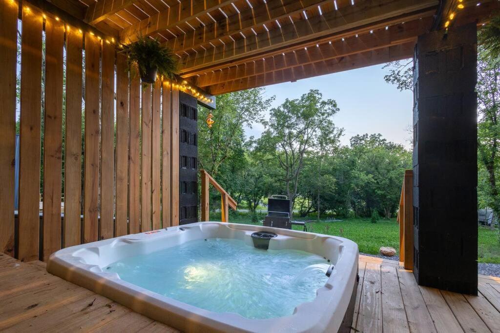 Valhalla Cabins Aframes With Hot Tubs & Sauna Cosby エクステリア 写真