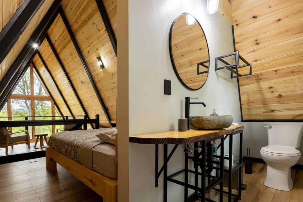 Valhalla Cabins Aframes With Hot Tubs & Sauna Cosby エクステリア 写真