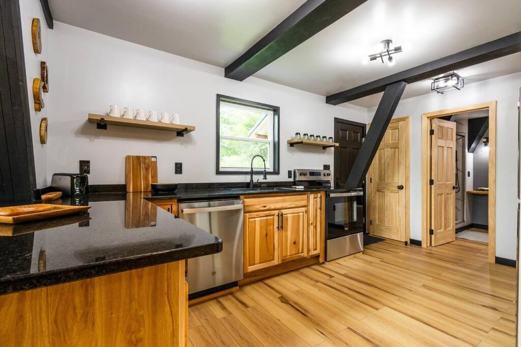 Valhalla Cabins Aframes With Hot Tubs & Sauna Cosby エクステリア 写真