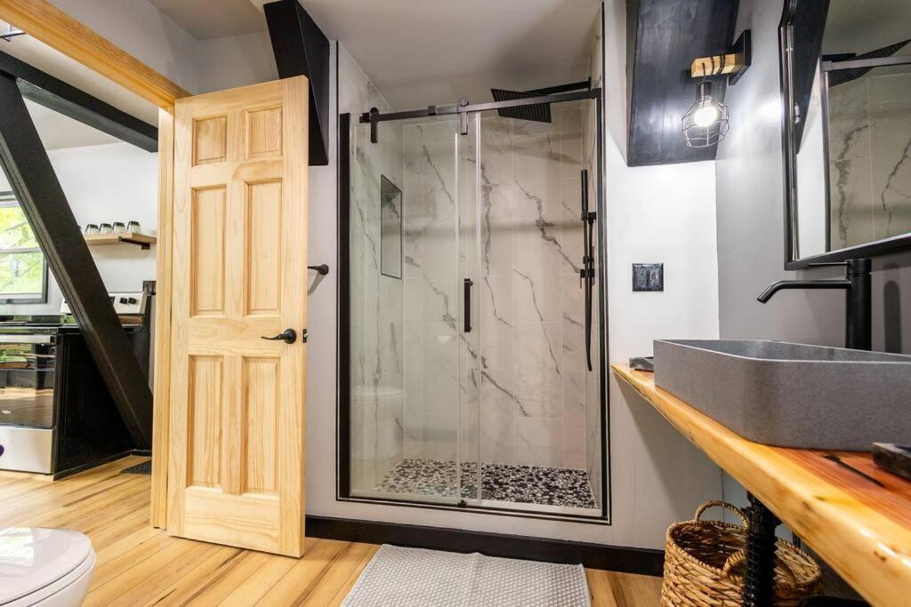 Valhalla Cabins Aframes With Hot Tubs & Sauna Cosby エクステリア 写真