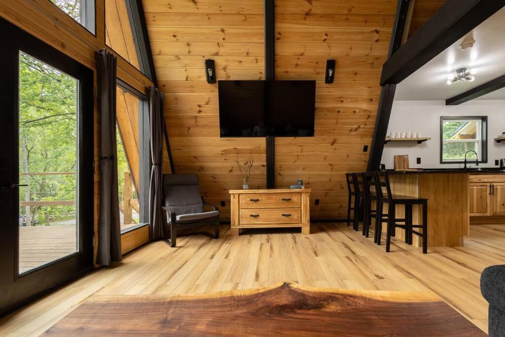 Valhalla Cabins Aframes With Hot Tubs & Sauna Cosby エクステリア 写真