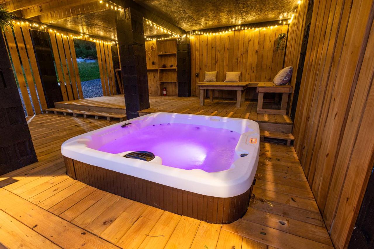 Valhalla Cabins Aframes With Hot Tubs & Sauna Cosby エクステリア 写真